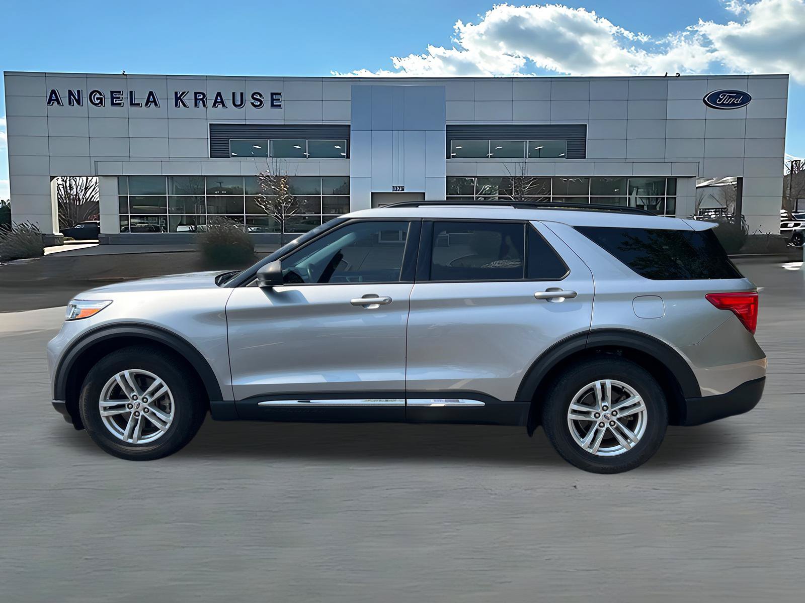 Used 2022 Ford Explorer XLT RWD image 4