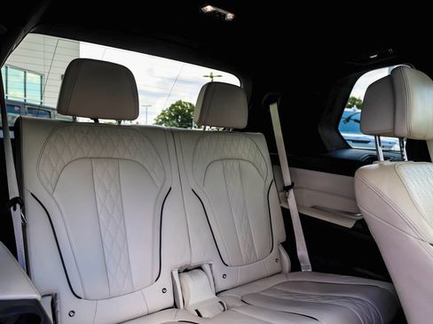 Used 2020 BMW X7 xDrive40i w/ M Sport Package AWD/4WD image 12