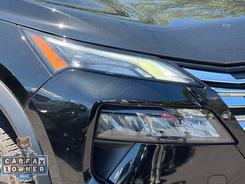 Used 2024 Nissan Rogue SL AWD/4WD image 11
