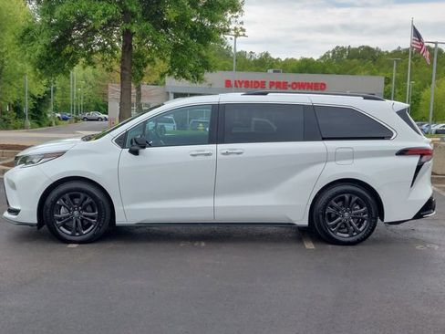 Used 2024 Toyota Sienna XSE w/ XSE Plus Package AWD/4WD image 6