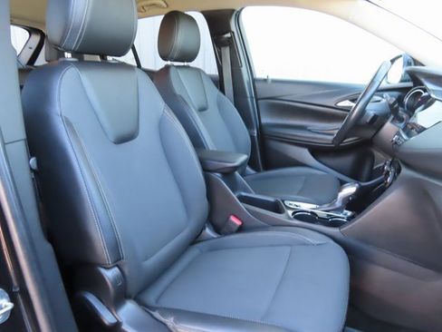 Used 2022 Buick Encore GX Select w/ Sport Touring Package image 23