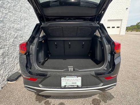 Used 2024 Buick Encore GX Preferred w/ Comfort Package AWD/4WD image 5