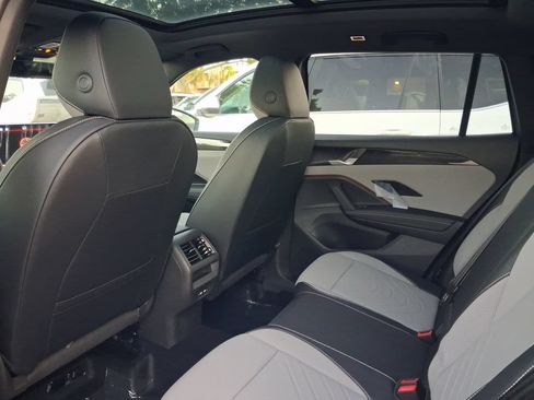 New 2026 Volkswagen Tiguan SE R-Line FWD image 5