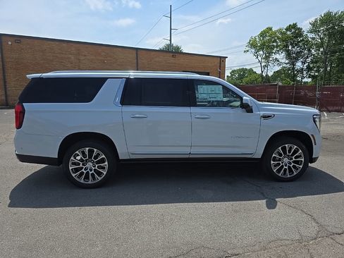 New 2026 GMC Yukon XL Denali AWD/4WD image 8