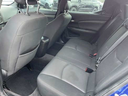 Used 2013 Dodge Avenger SE image 6