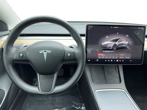 Used 2023 Tesla Model 3 Standard Range image 17