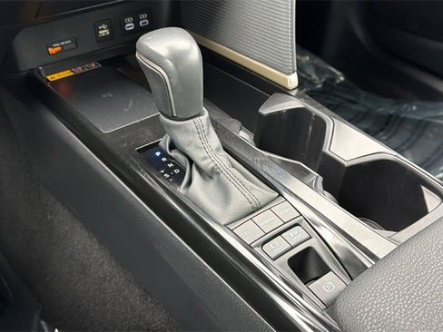 Used 2025 Toyota Camry SE image 31