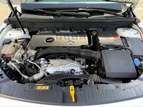 Certified 2021 Mercedes-Benz GLB 250 4MATIC image 32
