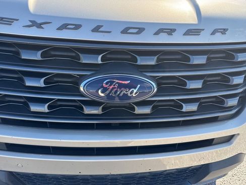 Used 2017 Ford Explorer XLT w/ Equipment Group 202A image 10