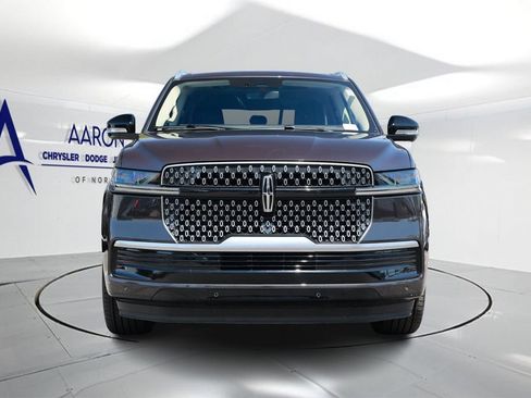 Used 2025 Lincoln Navigator Reserve AWD/4WD image 4