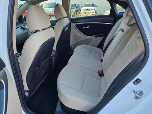 Used 2016 Hyundai Elantra GT image 19