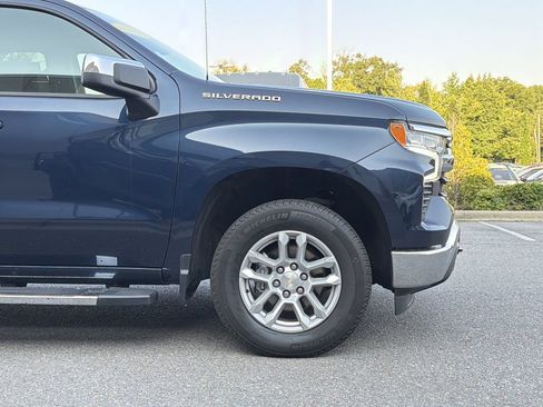 Used 2023 Chevrolet Silverado 1500 LT AWD/4WD image 9