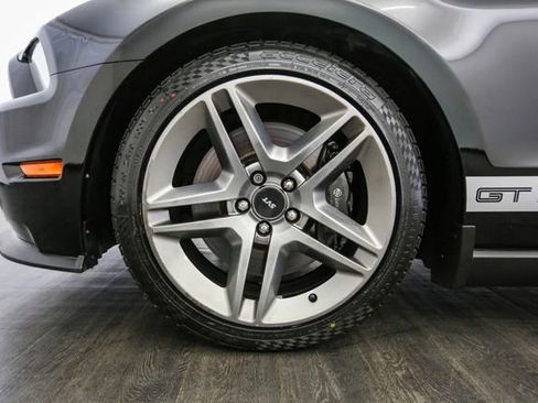 Used 2011 Ford Mustang Shelby GT500 w/ Electronics Pkg RWD image 41