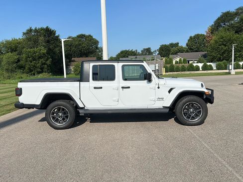Used 2020 Jeep Gladiator Overland AWD/4WD image 2
