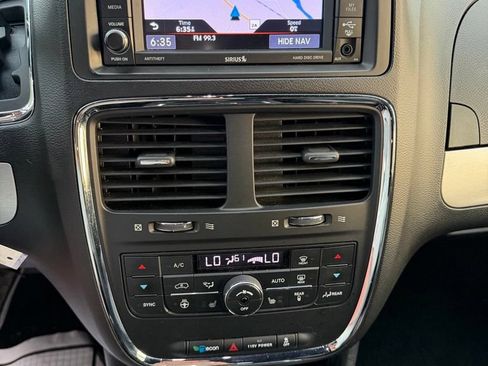 Used 2018 Dodge Grand Caravan GT FWD image 16