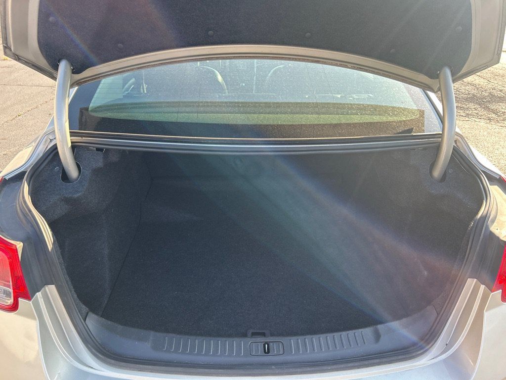 Used 2013 Chevrolet Malibu LT FWD image 15
