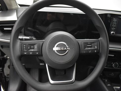 Used 2025 Nissan Kicks S AWD/4WD image 15
