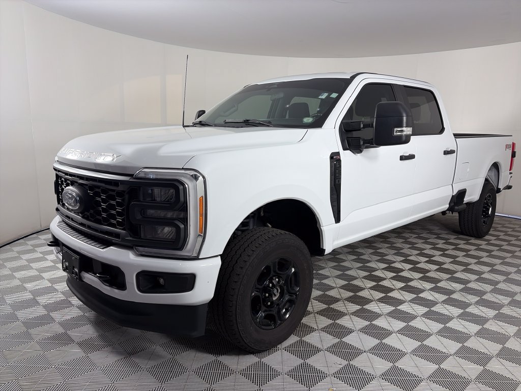 Used 2023 Ford F250 XL w/ STX Appearance Package AWD/4WD image 3