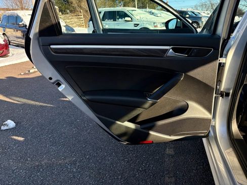 Used 2016 Volkswagen Passat 1.8T SE image 12