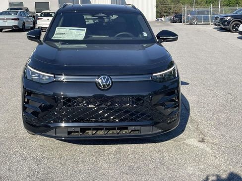 New 2026 Volkswagen Tiguan SE R-Line FWD image 2