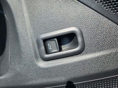 New 2025 Volkswagen Tiguan SE AWD/4WD image 35