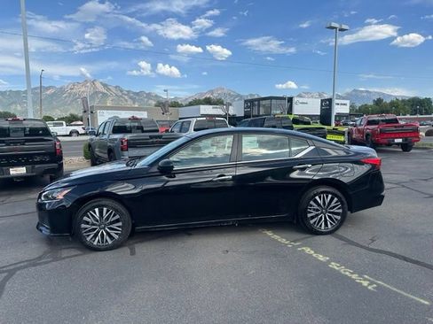 Used 2024 Nissan Altima 2.5 SV AWD/4WD image 7