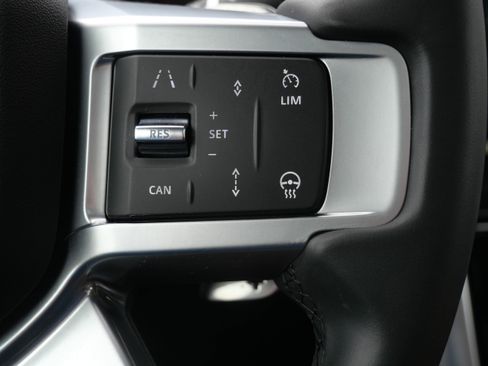 Certified 2024 Land Rover Discovery Dynamic SE AWD/4WD image 25
