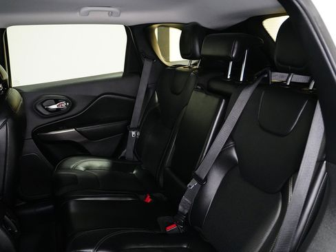 Used 2020 Jeep Cherokee Limited image 19