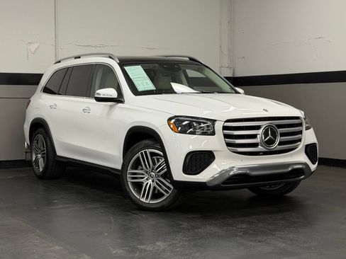 Used 2024 Mercedes-Benz GLS 450 4MATIC image 2