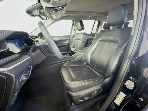 Used 2023 Jeep Grand Cherokee 4WD 4xe image 13