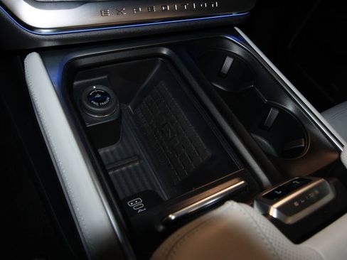 Used 2025 Ford Expedition Platinum w/ Platinum Ultimate Package image 18