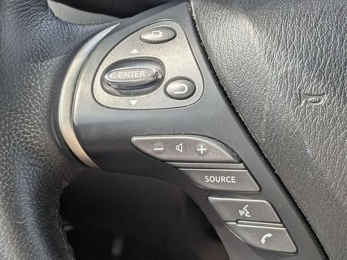 Used 2020 Nissan Pathfinder SV AWD/4WD image 18