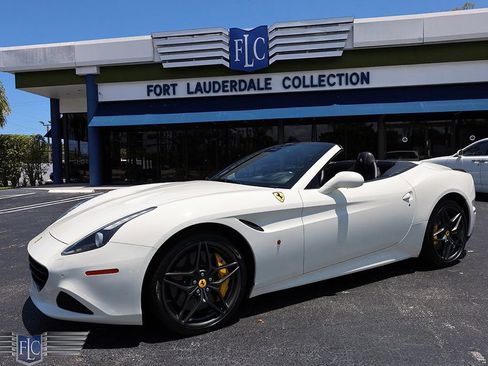 Used 2015 Ferrari California T RWD image 1