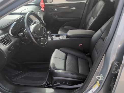 Used 2017 Chevrolet Impala LT FWD image 14