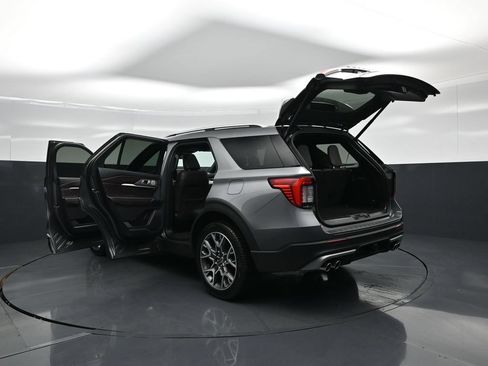 Certified 2025 Ford Explorer Platinum w/ Ultimate Package AWD/4WD image 37