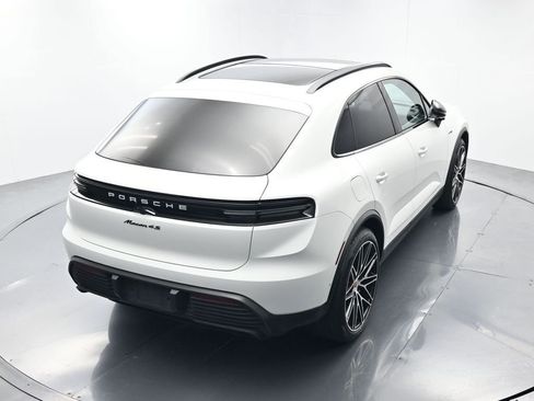 Certified 2025 Porsche Macan 4S Electric AWD/4WD image 35