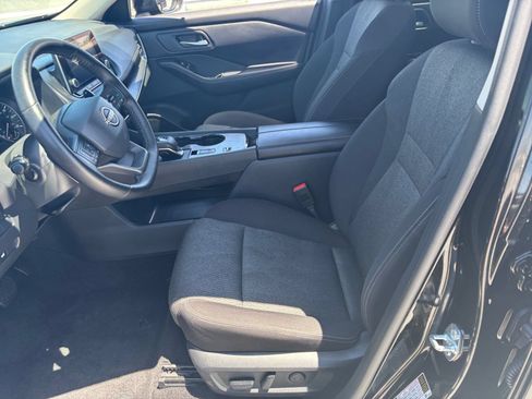 Used 2025 Nissan Rogue SV FWD image 28