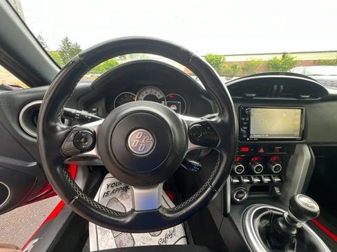 Used 2018 Toyota 86 RWD image 16
