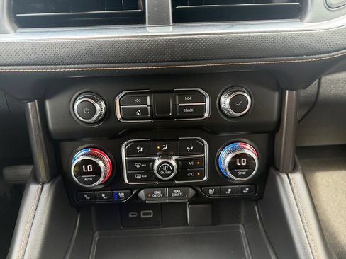 Used 2022 GMC Yukon XL AT4 w/ AT4 Premium Package AWD/4WD image 22