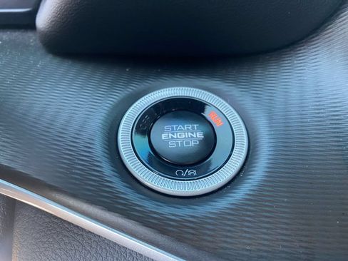 Used 2025 Jeep Grand Cherokee L Altitude AWD/4WD image 18