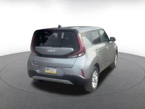 Used 2025 Kia Soul LX w/ LX Technology Package FWD image 11