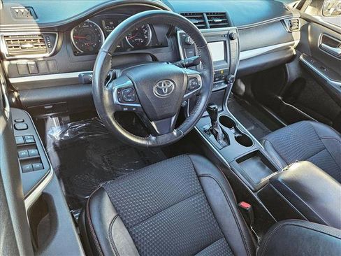 Used 2015 Toyota Camry SE image 9