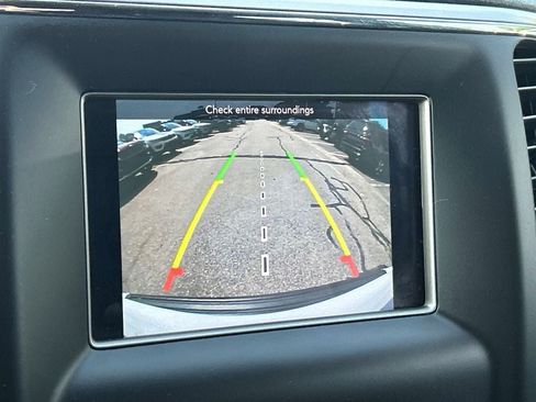 Used 2020 Jeep Grand Cherokee Laredo AWD/4WD image 30