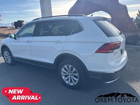 Used 2018 Volkswagen Tiguan SE w/ Panoramic Sunroof Package image 22