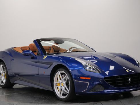 Used 2017 Ferrari California T RWD image 3
