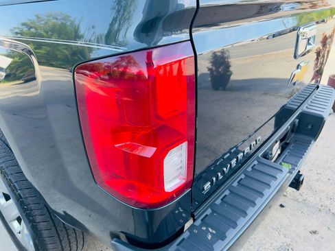 Used 2017 Chevrolet Silverado 1500 LTZ Z71 AWD/4WD image 9