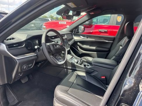 Used 2026 Jeep Grand Cherokee Limited AWD/4WD image 8