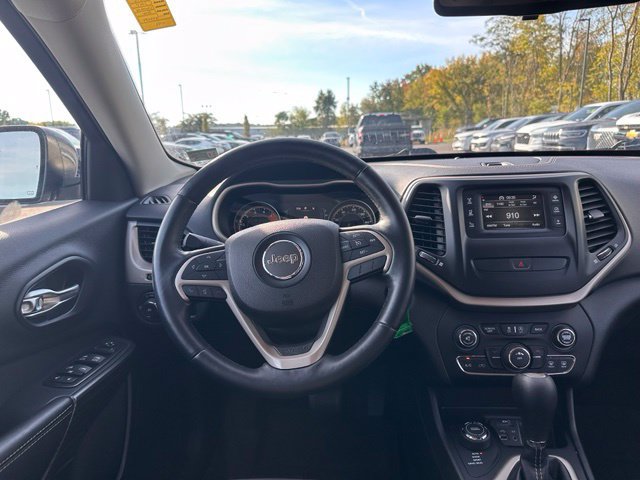 Used 2016 Jeep Cherokee Latitude w/ Cold Weather Group AWD/4WD image 21
