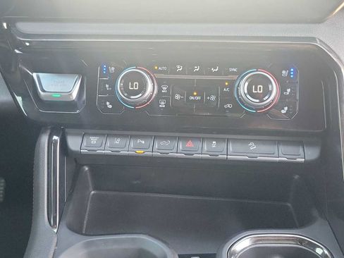 Used 2024 GMC Sierra 2500 AT4 w/ AT4 Preferred Package AWD/4WD image 21