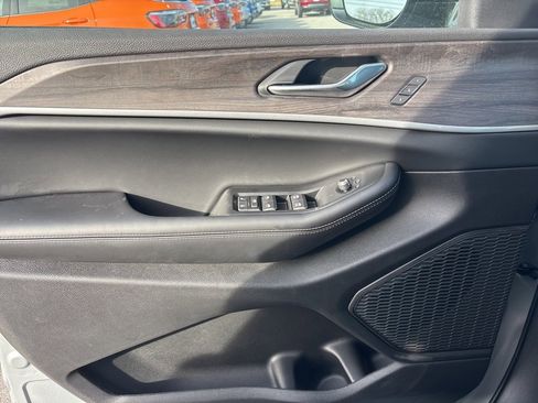 New 2025 Jeep Grand Cherokee L Limited image 23